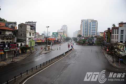 Vẻ bình yên lạ lẫm của Hà Nội ngày đầu năm mới