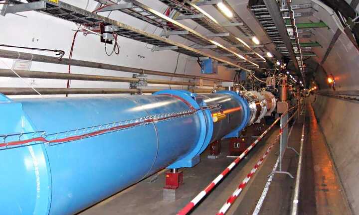 Máy gia tốc 'khủng' LHC phát hiện 2 hạt sơ cấp mới