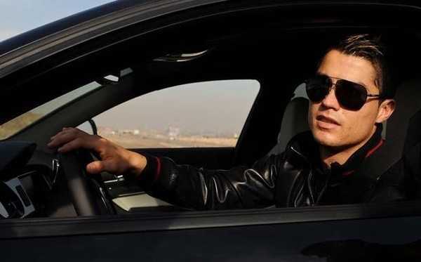 Ronaldo cô độc, thích giam mình trong biệt thự triệu USD