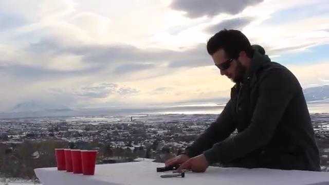 Choáng với chàng trai cover bài hát bằng súng và ly nước