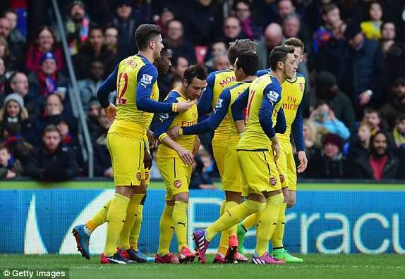 Arsenal thắng dễ, chính thức vượt mặt Man Utd