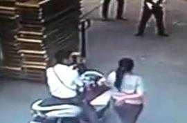 Tai nạn xe máy ngớ ngẩn chưa từng thấy