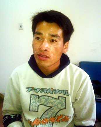 Bắt quả tang vợ ‘tòm tem’, vung dao giết