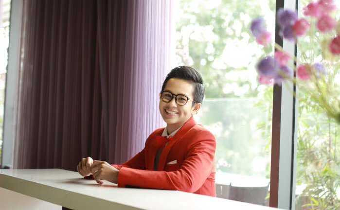 9X có thành tích khủng vẽ sao Việt đẹp ngất ngây trong bộ lịch Tết