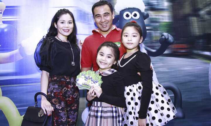 MC Quyền Linh khoe vợ đẹp con xinh