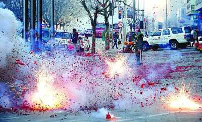 Quảng Ninh đình chỉ 2 cán bộ vụ đốt pháo ở thị xã Quảng Yên