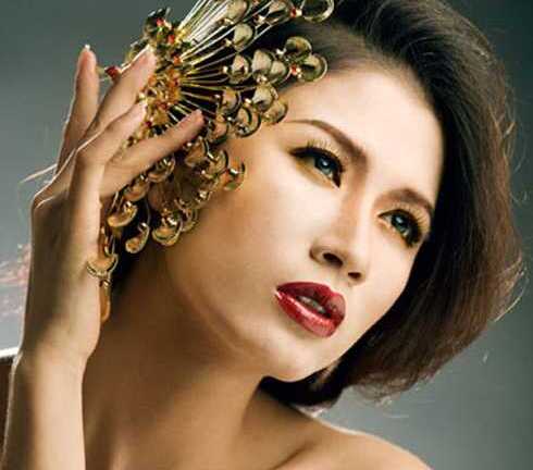 Bắt khẩn cấp người mẫu Trang Trần