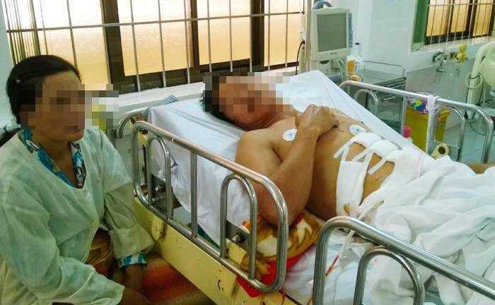 Con đâm cha thủng gan vì bênh mẹ