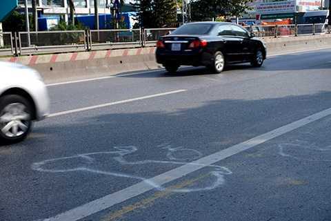 Những hình vẽ nhói lòng trên quốc lộ