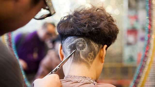 Thợ tóc trẻ nổi tiếng với tài cắt hình con dê