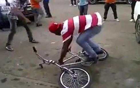 Biểu diễn cực cuốn hút với chiếc xe đạp