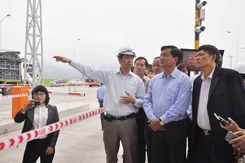 Nhà thầu 'kiếm cớ', Bộ trưởng Thăng đích thân đi bộ kiểm tra công trình