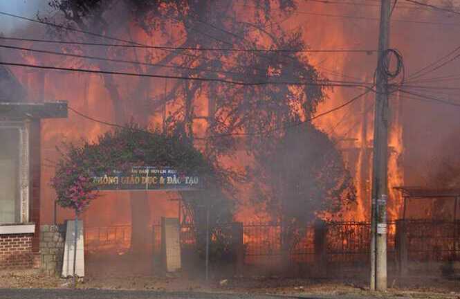 Hỏa hoạn thiêu rụi phòng giáo dục huyện