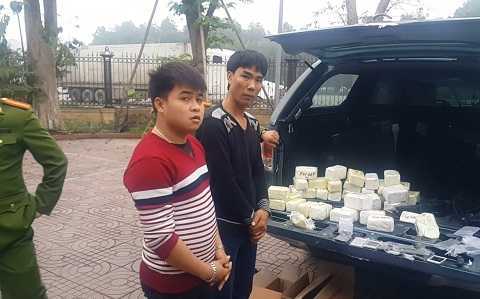 Hàng ngàn Iphone trong ngăn chứa bí mật trên xe bán tải