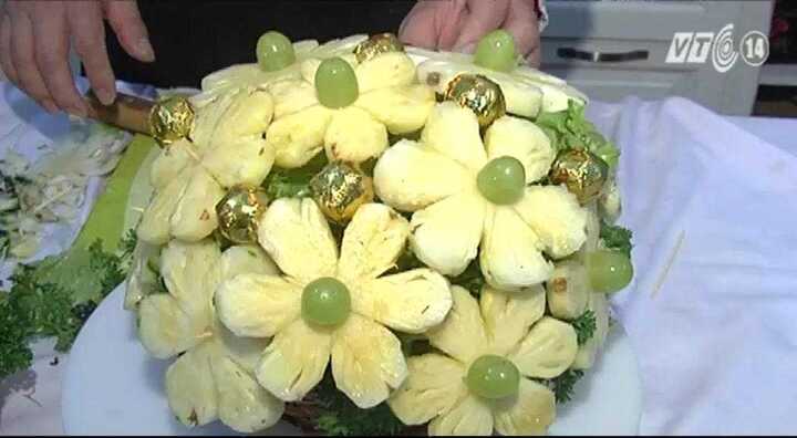 Biến tấu rau quả thành giỏ hoa rực rỡ