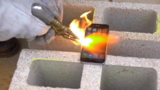 Xem iPhone 6 tan chảy dưới sức nóng của máy hàn