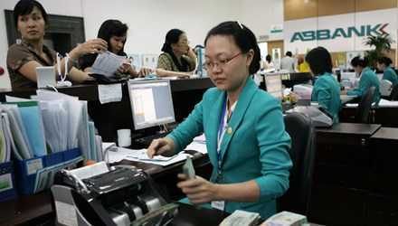 'Ế' tiền, ngân hàng bung các gói vay