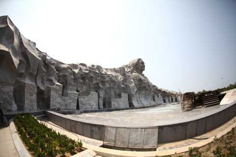 Chiêm ngưỡng tượng đài Mẹ Việt Nam anh hùng lớn nhất nước