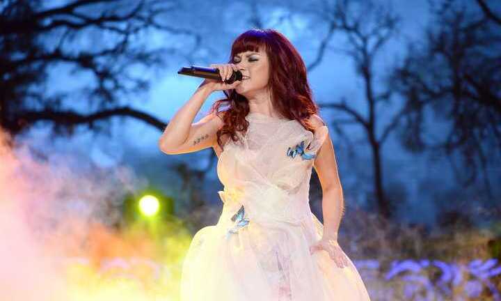 Thuỷ Tiên quyến rũ 'bốc lửa' trên sân khấu