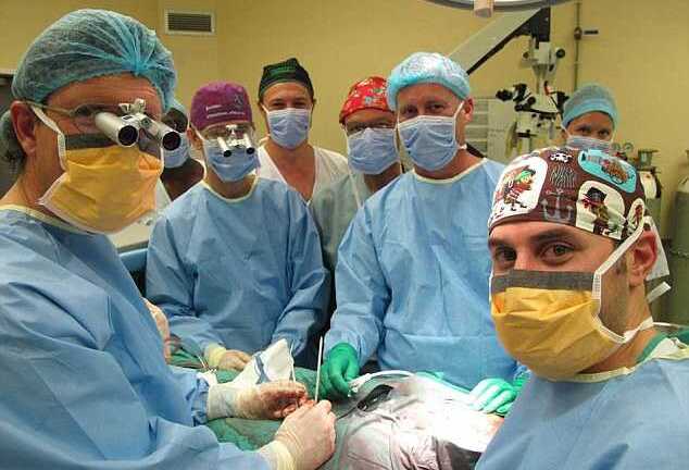 Đầu tiên trên thế giới: Cấy ghép thành công 'cậu nhỏ'