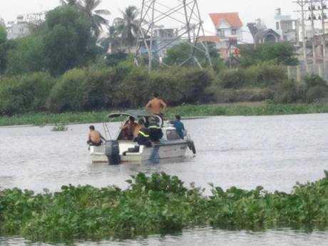 Cãi nhau với bạn gái, nam thanh niên nhảy cầu tự tử