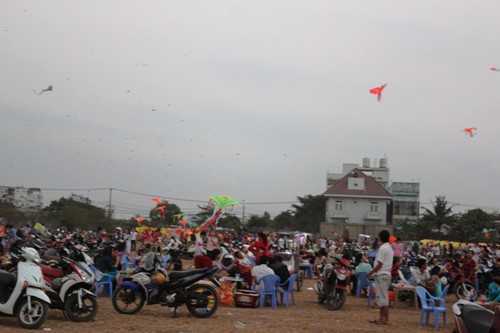 Diều 'khủng' cuốn bé trai lên cao 20m, rơi xuống đất tử vong