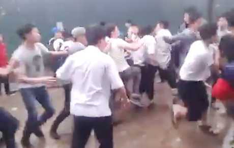 20 nam sinh hỗn chiến như 'xã hội đen', nhà trường lên tiếng