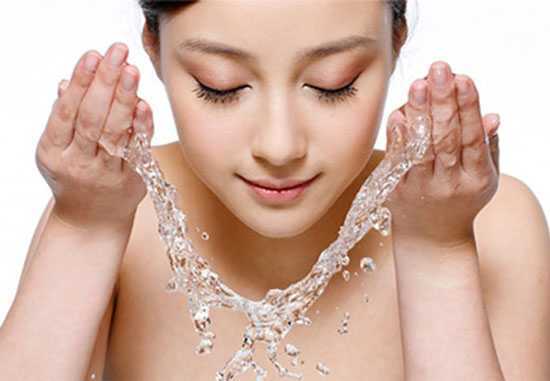 Thói quen khi rửa mặt gây hại vô cùng cho làn da