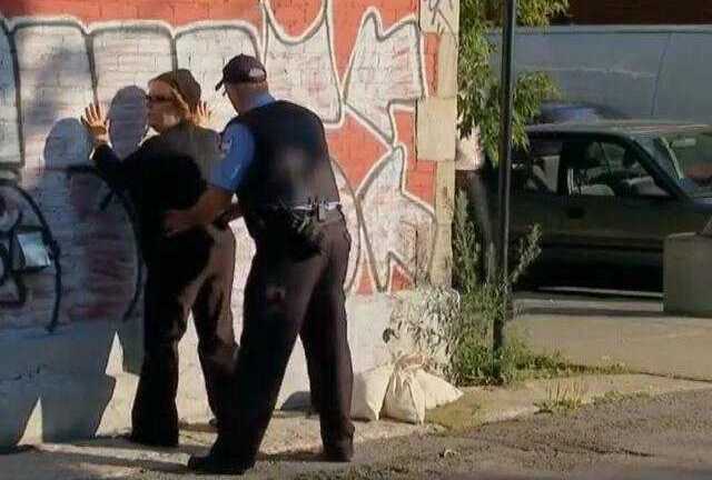 Bất đắc dĩ trở thành tòng phạm của tên cướp