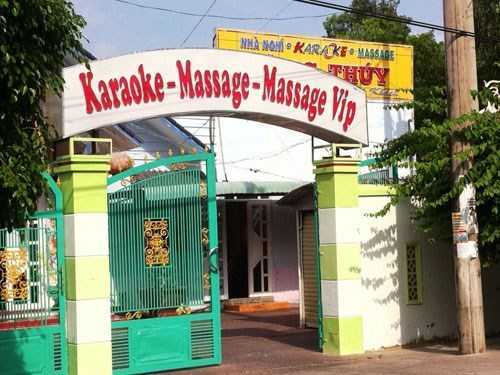 Thẩm phán ở cùng phòng với nữ đương sự có thể bị cách chức