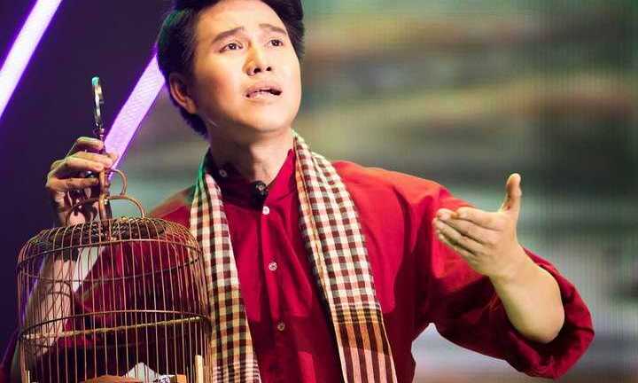 MC Vũ Mạnh Cường 'vừa đi vừa khóc' trên sân khấu