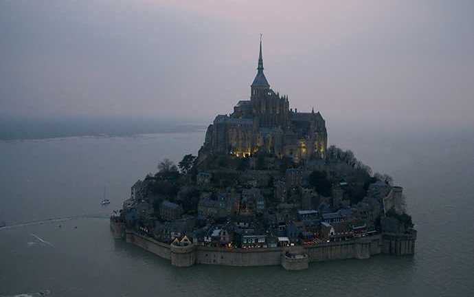 Hàng ngàn người đổ về Pháp xem 'thủy triều thế kỷ'