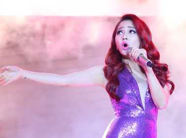 Bảo Anh khoe đường cong bốc lửa