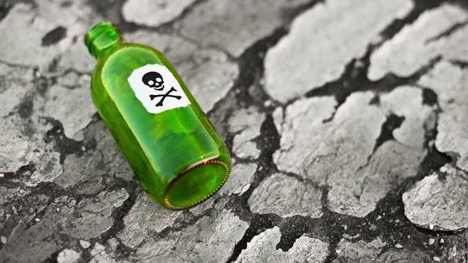 Không được dùng iPhone, hai lần đầu độc mẹ ruột