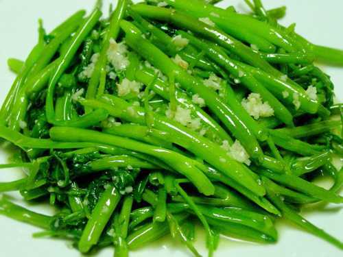 Mối nguy hại chết người từ rau muống nhà nào cũng nên biết