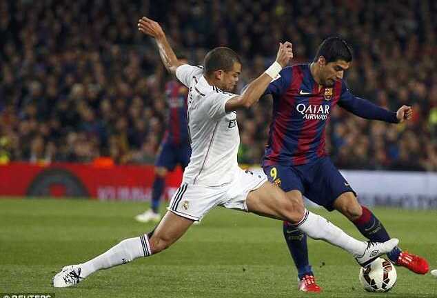 Suarez tỏa sáng, Barca đánh bại Real
