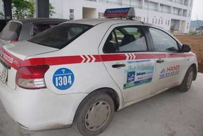 Gặp cướp, tài xế taxi bỏ xe tháo chạy