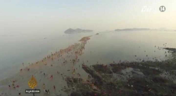 Đổ xô đi xem biển tự tách làm đôi ở Hàn Quốc