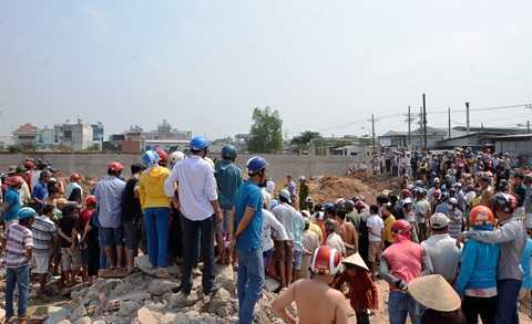 Xác người cháy đen tại bãi đất trống: Tìm thấy một thẻ quân nhân