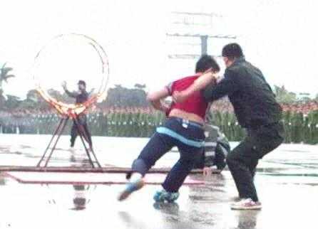 Video: Kinh ngạc kỹ năng cận chiến của Công an Hà Nội