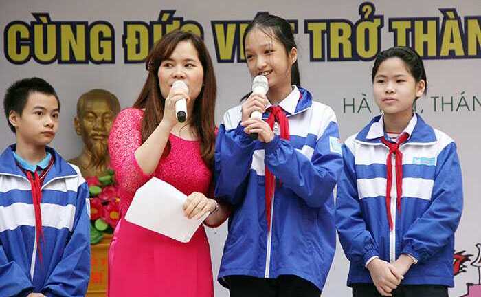 Cô giáo đọc thơ khuyên học trò chuyện tình yêu