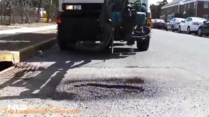Xe vá ổ gà siêu nhanh