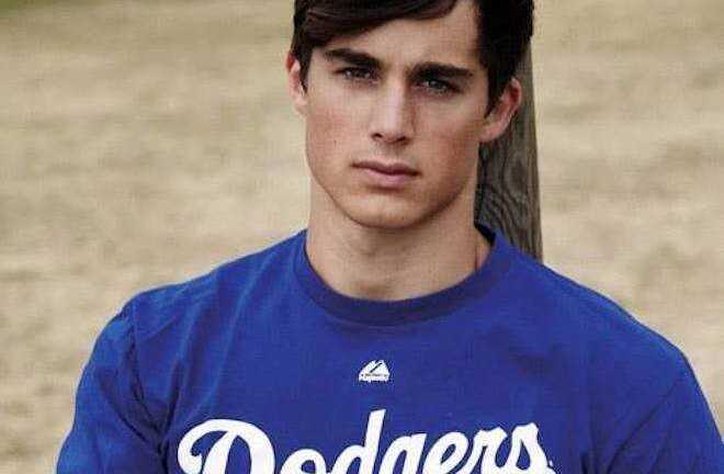 Thầy giáo 6 múi điển trai hút hồn nữ sinh