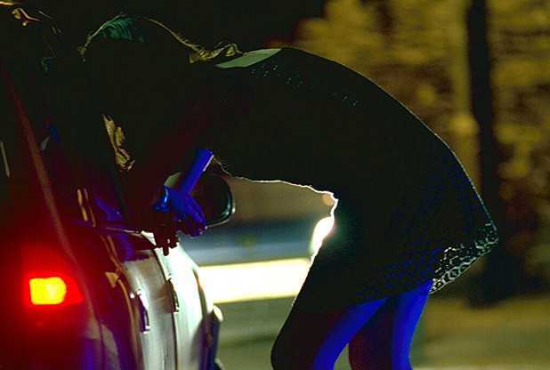 Anh: Hàng chục ngàn sinh viên bí mật bán dâm