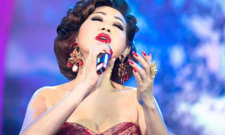 Ý Lan quỳ gối hát tưởng nhớ Phạm Duy – Phạm Đình Chương