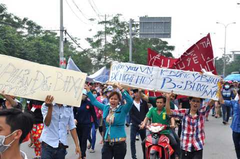 TP.HCM: Kẹt xe, ùn tắc nghiêm trọng trên Quốc lộ 1A do đình công