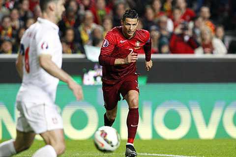 Ronaldo im tiếng trong ngày Matic lập siêu phẩm