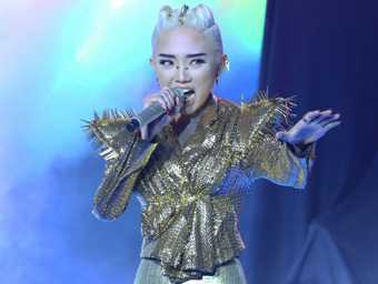 Tóc Tiên triệt để khoe đường cong sexy