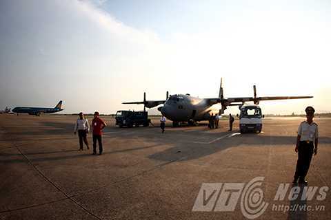 Không lực Hoa Kỳ 'khoe' máy bay siêu tải C130 tại Đà Nẵng