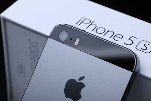 iPhone 5S hàng mới ế ẩm